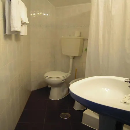 Lusa Atenas Casa de hóspedes 3*