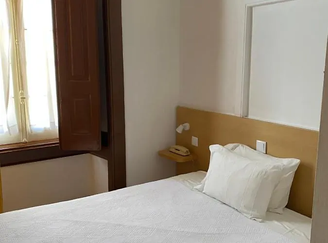 Lusa Atenas Πανσιόν 3*