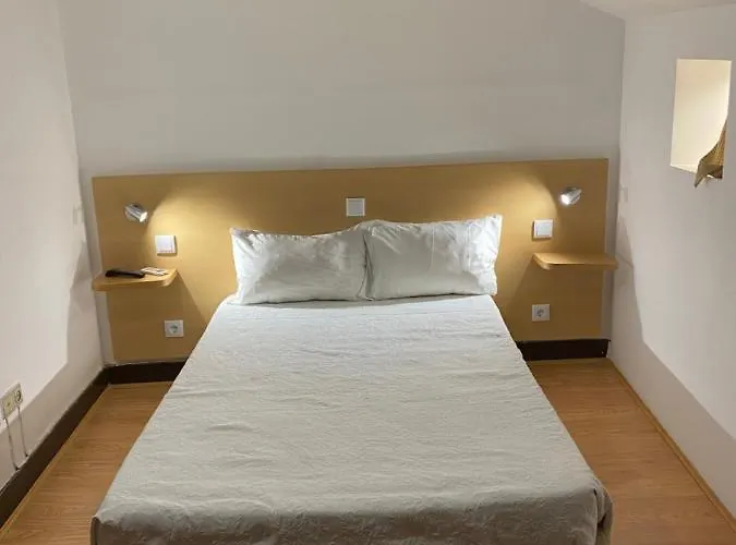 Lusa Atenas Πανσιόν 3*